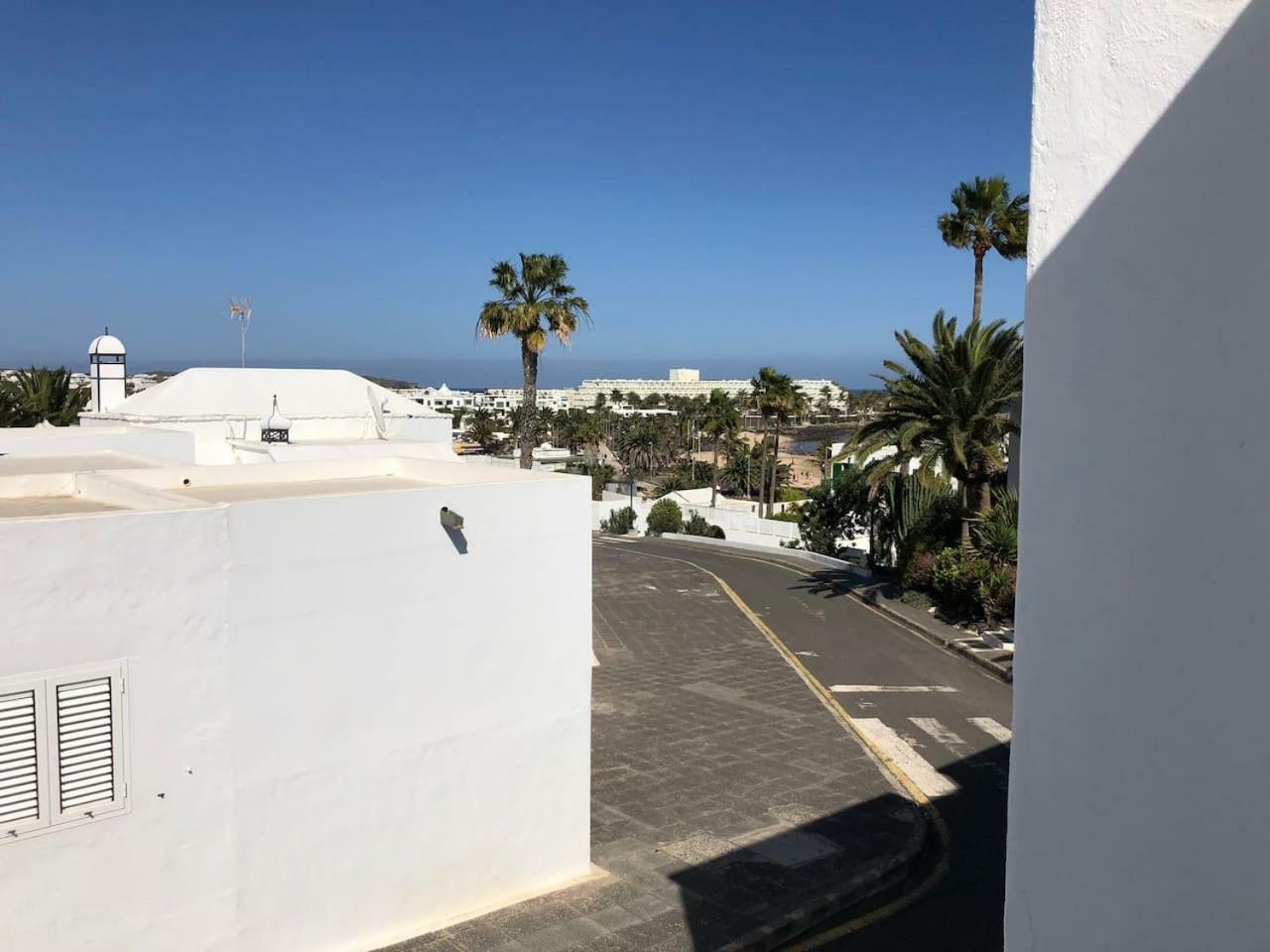 Sea Breeze With Shared Pool And Near The Beach Apartamento Costa Teguise Exterior foto