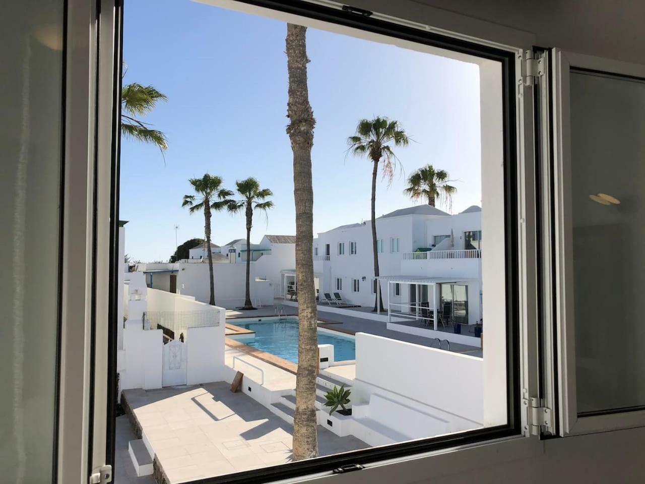 Sea Breeze With Shared Pool And Near The Beach Apartamento Costa Teguise Exterior foto