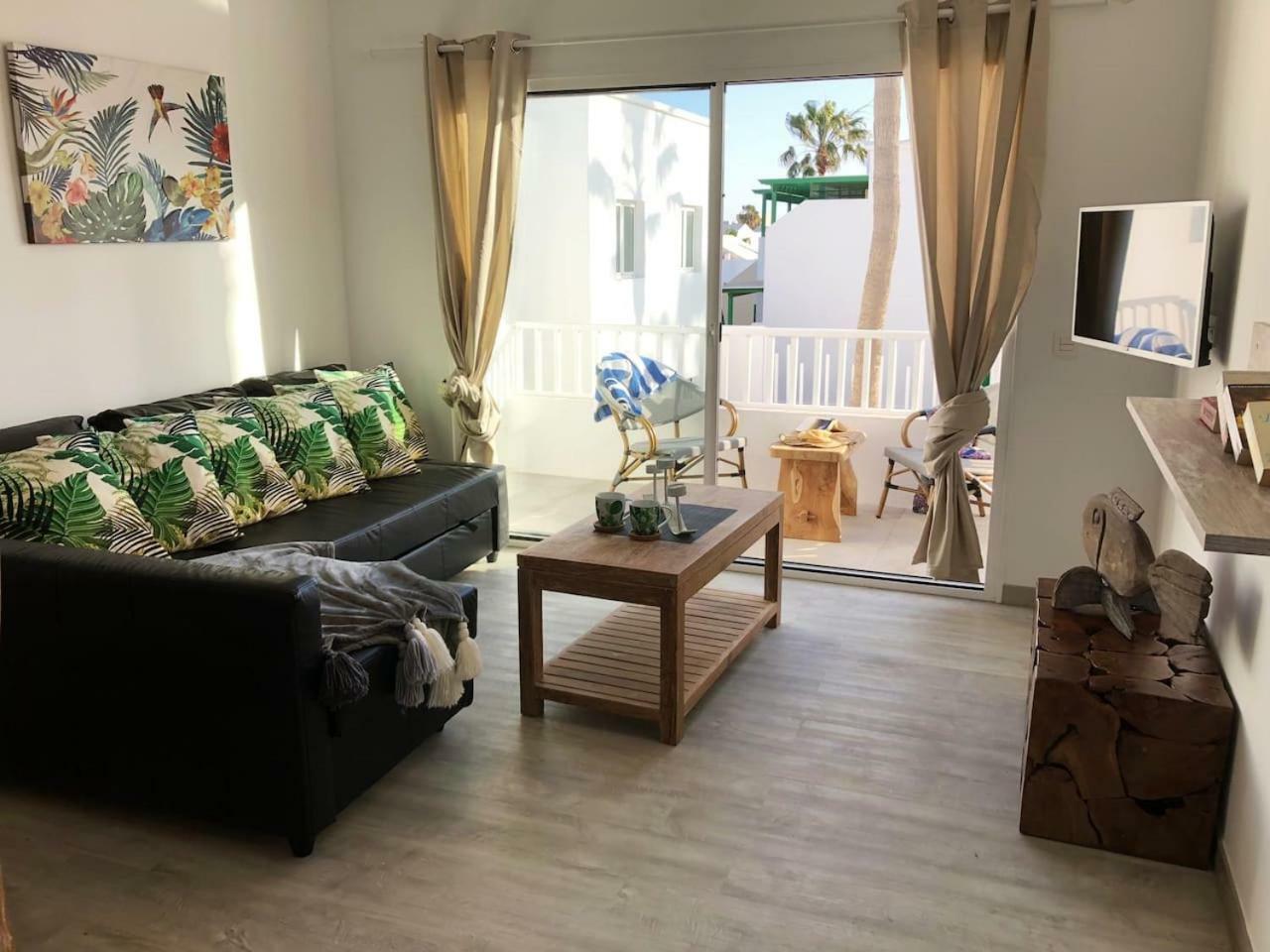 Sea Breeze With Shared Pool And Near The Beach Apartamento Costa Teguise Exterior foto